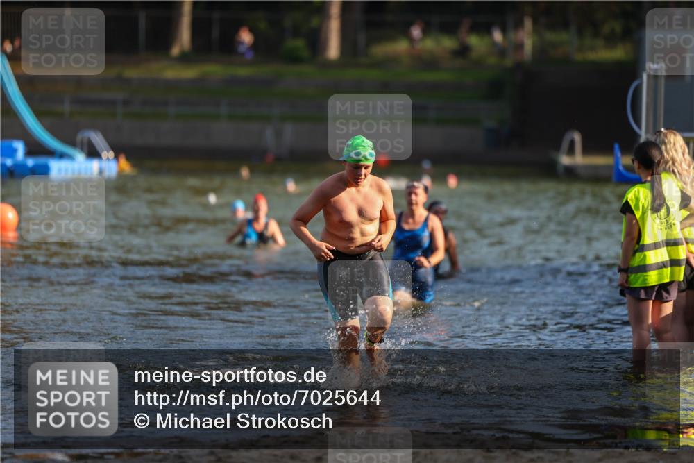 08.09.2024 - Stadtparktriathlon Michael Strokosch http://msf.ph/oto/7025644 08.09.2024 09:50:43 Schwimmen 231, 242, 248 meine-sportfotos.de