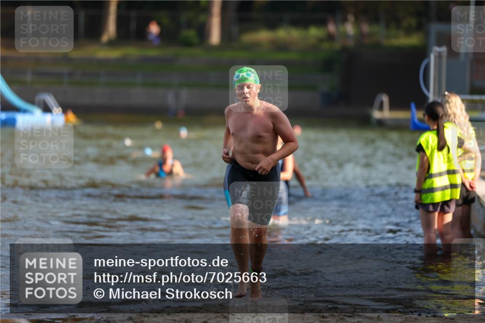 08.09.2024 - Stadtparktriathlon Michael Strokosch http://msf.ph/oto/7025663 08.09.2024 09:50:44 Schwimmen 231, 242 meine-sportfotos.de