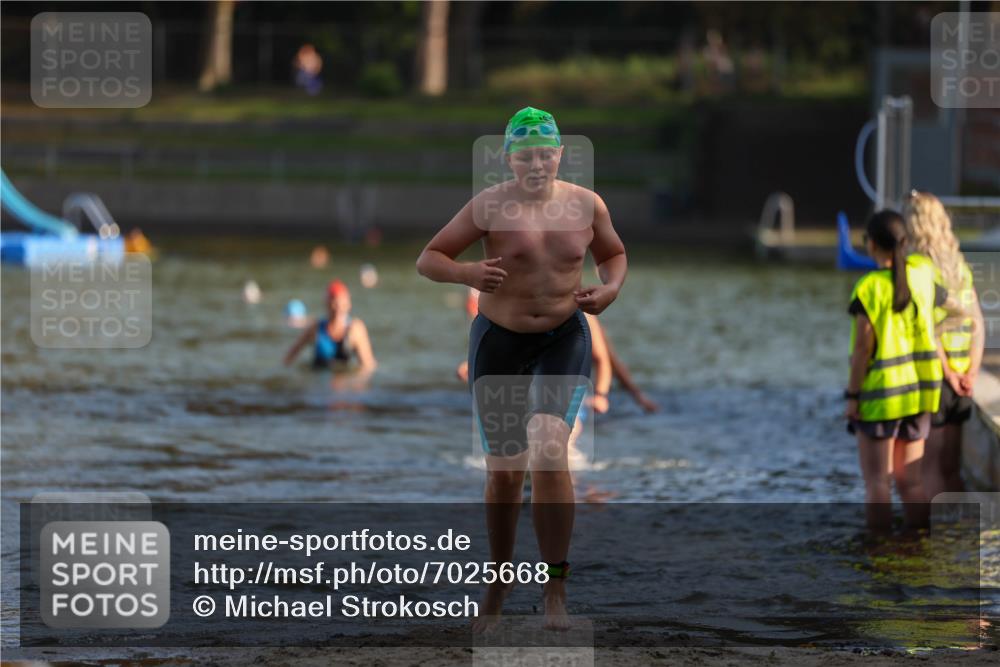 08.09.2024 - Stadtparktriathlon Michael Strokosch http://msf.ph/oto/7025668 08.09.2024 09:50:45 Schwimmen 231, 242 meine-sportfotos.de