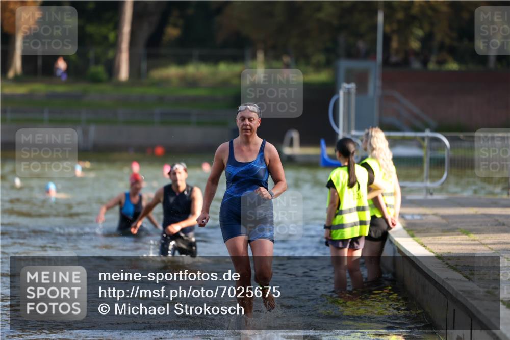 08.09.2024 - Stadtparktriathlon Michael Strokosch http://msf.ph/oto/7025675 08.09.2024 09:50:50 Schwimmen 223, 242 meine-sportfotos.de