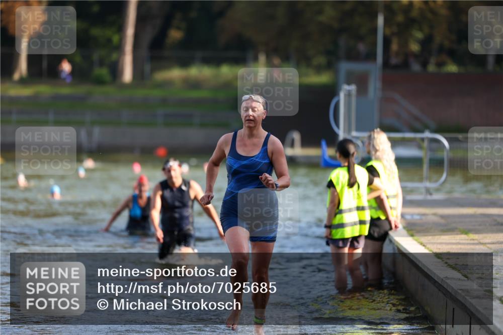 08.09.2024 - Stadtparktriathlon Michael Strokosch http://msf.ph/oto/7025685 08.09.2024 09:50:51 Schwimmen 223, 242 meine-sportfotos.de