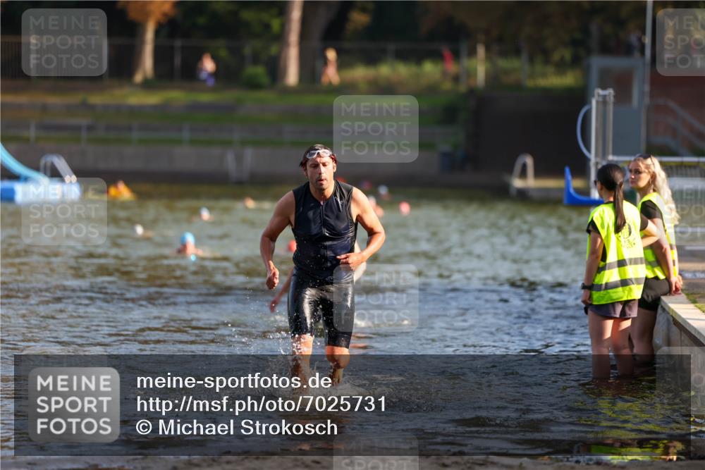 08.09.2024 - Stadtparktriathlon Michael Strokosch http://msf.ph/oto/7025731 08.09.2024 09:50:55 Schwimmen 223, 232, 242 meine-sportfotos.de