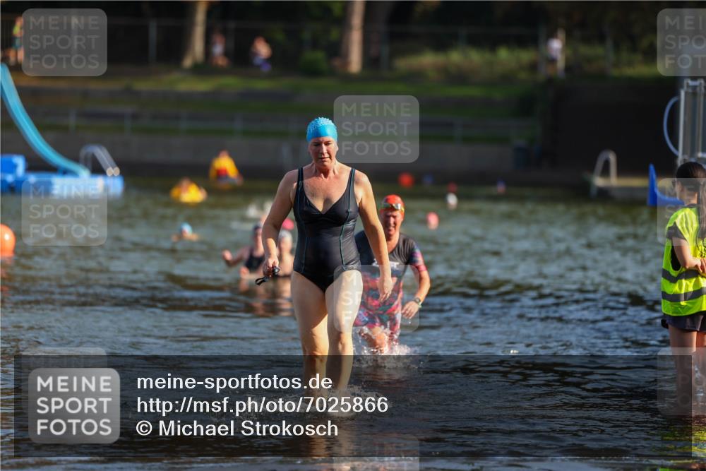 08.09.2024 - Stadtparktriathlon Michael Strokosch http://msf.ph/oto/7025866 08.09.2024 09:51:21 Schwimmen 227, 249 meine-sportfotos.de