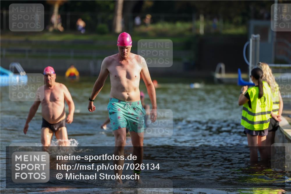 08.09.2024 - Stadtparktriathlon Michael Strokosch http://msf.ph/oto/7026134 08.09.2024 09:52:09 Schwimmen 202, 253 meine-sportfotos.de