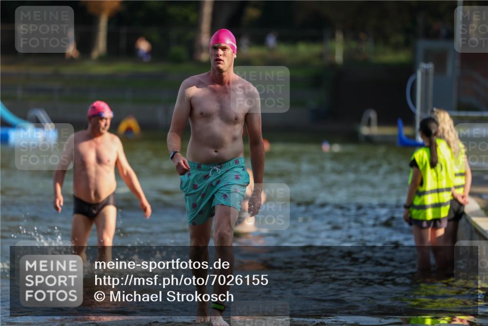 08.09.2024 - Stadtparktriathlon Michael Strokosch http://msf.ph/oto/7026155 08.09.2024 09:52:11 Schwimmen 202, 210, 253 meine-sportfotos.de