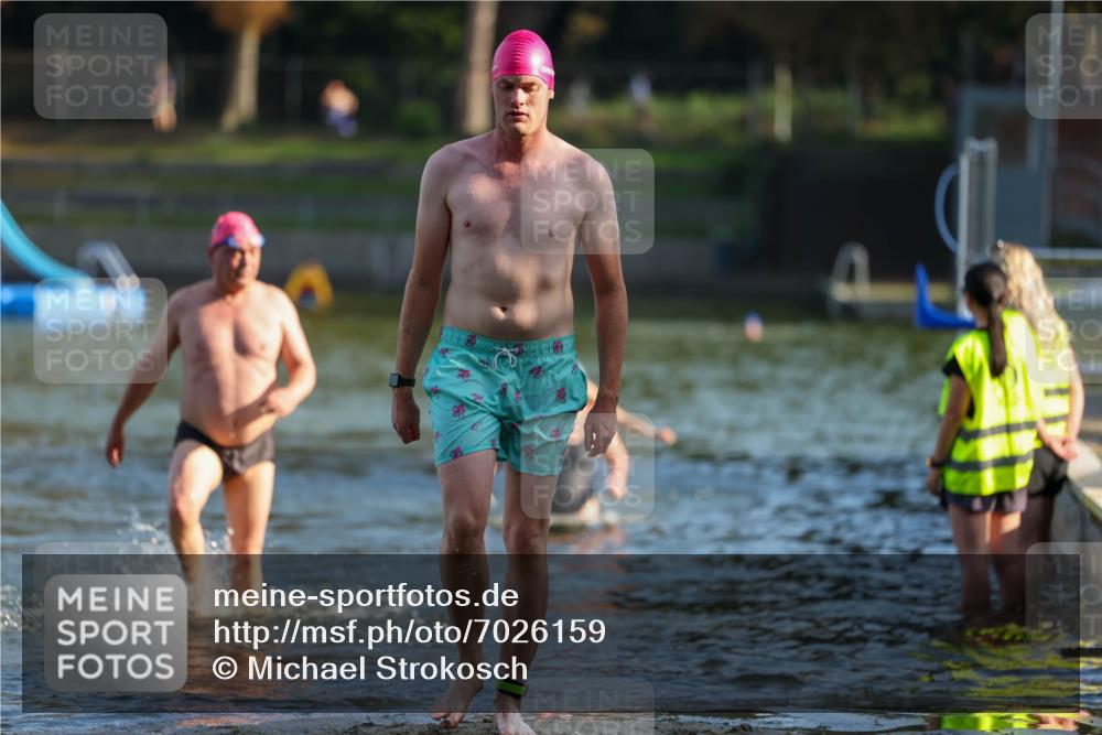 08.09.2024 - Stadtparktriathlon Michael Strokosch http://msf.ph/oto/7026159 08.09.2024 09:52:11 Schwimmen 202, 210, 253 meine-sportfotos.de