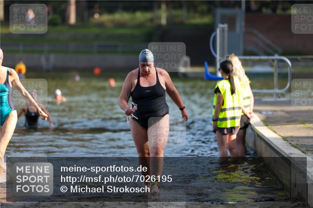 08.09.2024 - Stadtparktriathlon Michael Strokosch http://msf.ph/oto/7026195 08.09.2024 09:52:21 Schwimmen 210, 233, 246 meine-sportfotos.de