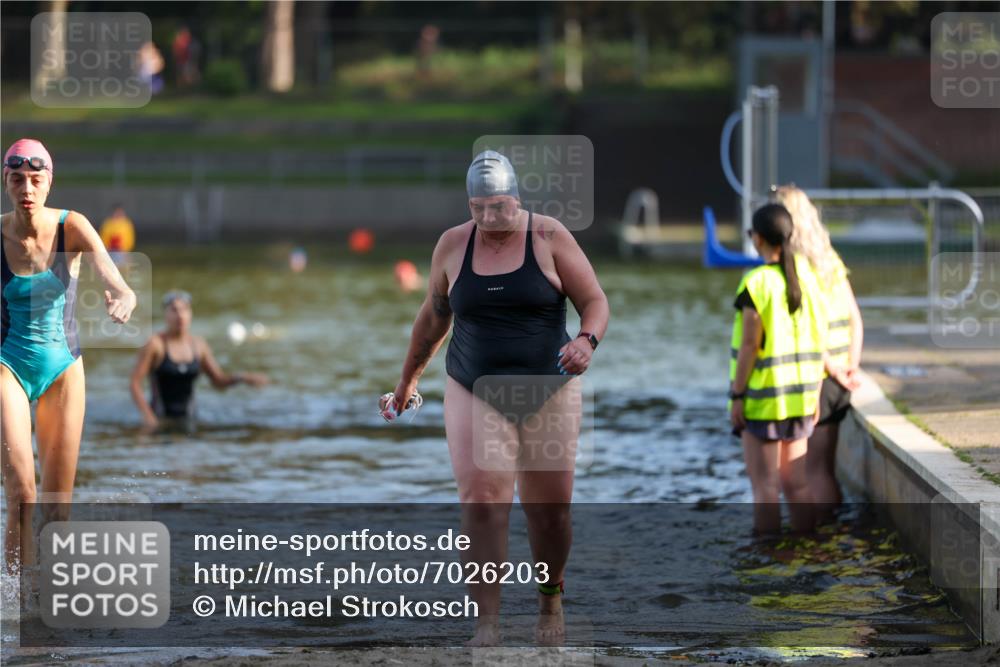 08.09.2024 - Stadtparktriathlon Michael Strokosch http://msf.ph/oto/7026203 08.09.2024 09:52:21 Schwimmen 210, 233, 246 meine-sportfotos.de