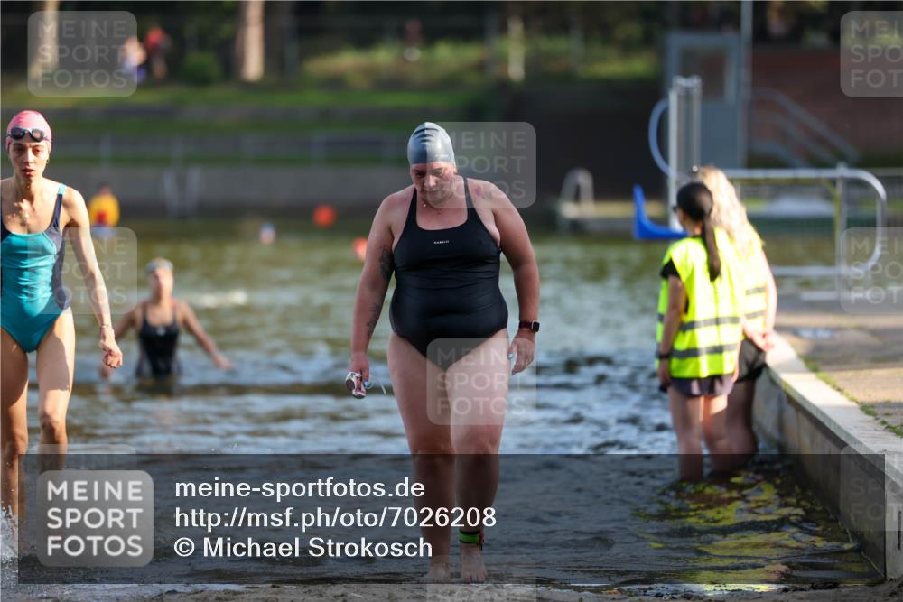 08.09.2024 - Stadtparktriathlon Michael Strokosch http://msf.ph/oto/7026208 08.09.2024 09:52:22 Schwimmen 210, 233, 246 meine-sportfotos.de