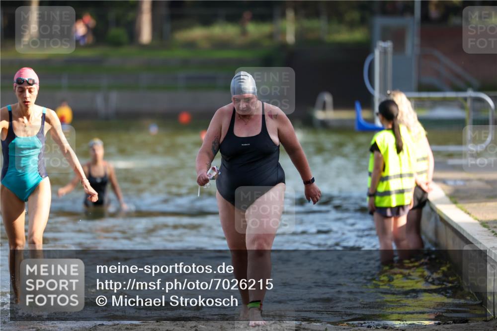 08.09.2024 - Stadtparktriathlon Michael Strokosch http://msf.ph/oto/7026215 08.09.2024 09:52:22 Schwimmen 210, 233, 246 meine-sportfotos.de