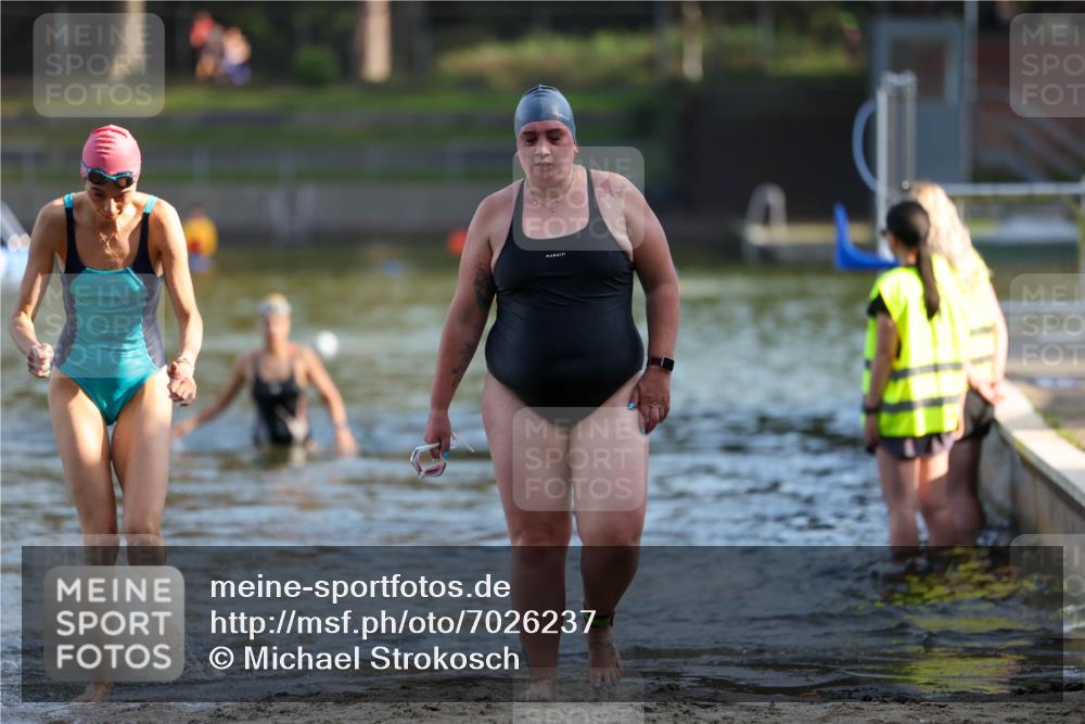 08.09.2024 - Stadtparktriathlon Michael Strokosch http://msf.ph/oto/7026237 08.09.2024 09:52:23 Schwimmen 210, 233, 246 meine-sportfotos.de