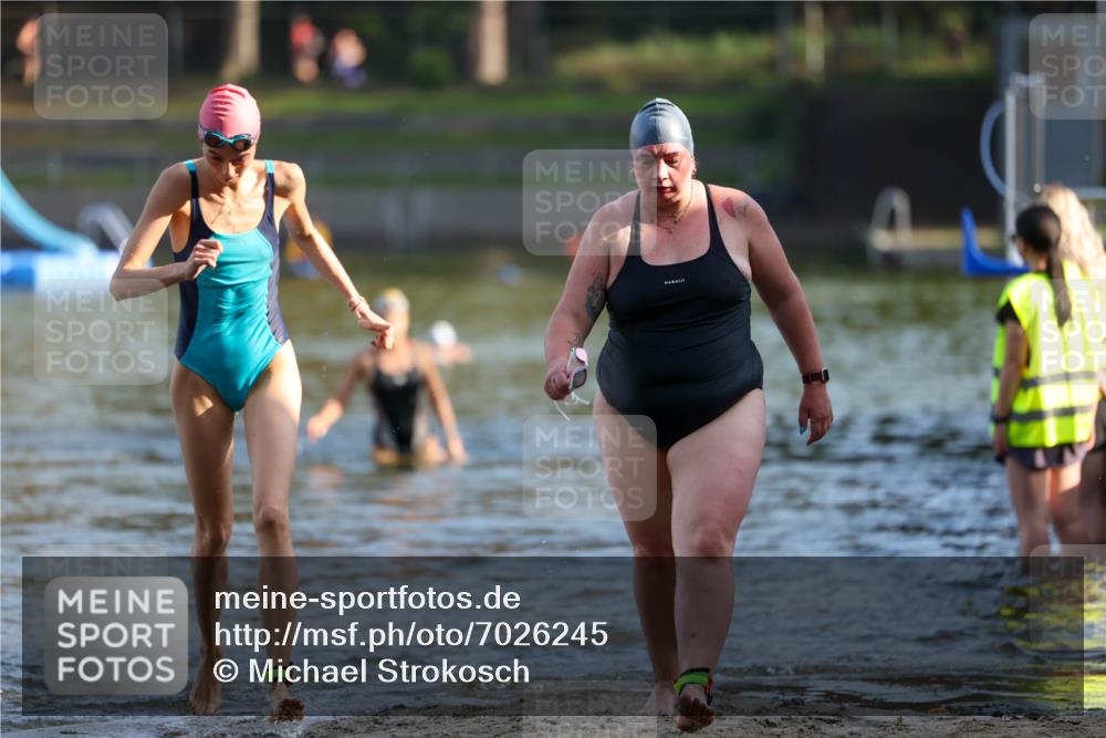 08.09.2024 - Stadtparktriathlon Michael Strokosch http://msf.ph/oto/7026245 08.09.2024 09:52:23 Schwimmen 210, 233, 246 meine-sportfotos.de