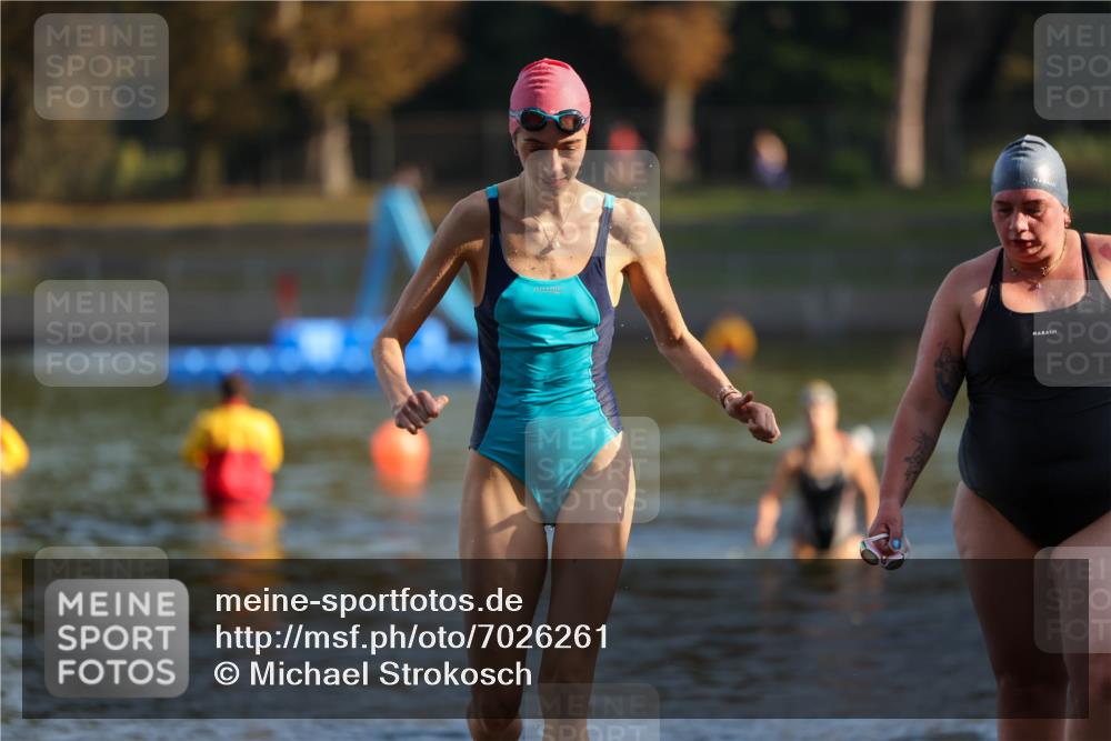08.09.2024 - Stadtparktriathlon Michael Strokosch http://msf.ph/oto/7026261 08.09.2024 09:52:24 Schwimmen 210, 233, 246 meine-sportfotos.de
