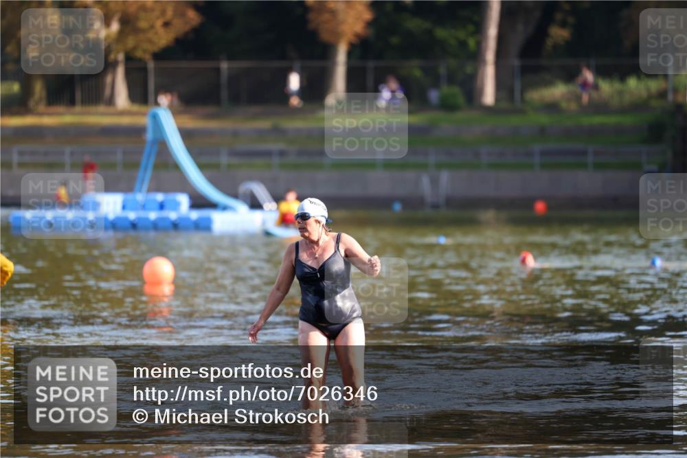 08.09.2024 - Stadtparktriathlon Michael Strokosch http://msf.ph/oto/7026346 08.09.2024 09:53:02 Schwimmen 235 meine-sportfotos.de