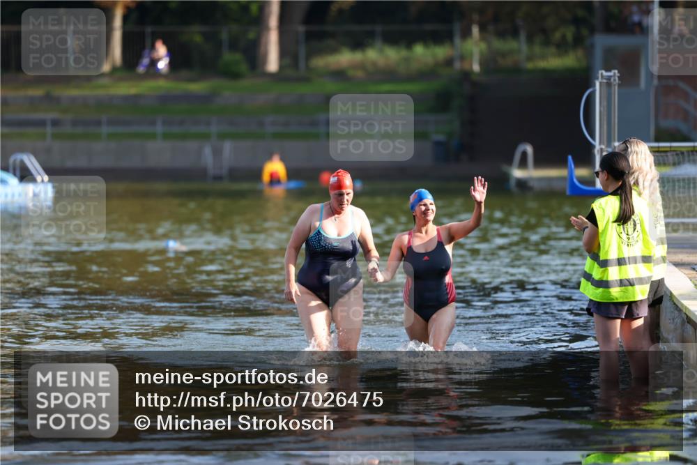 08.09.2024 - Stadtparktriathlon Michael Strokosch http://msf.ph/oto/7026475 08.09.2024 09:53:44 Schwimmen 251, 254 meine-sportfotos.de