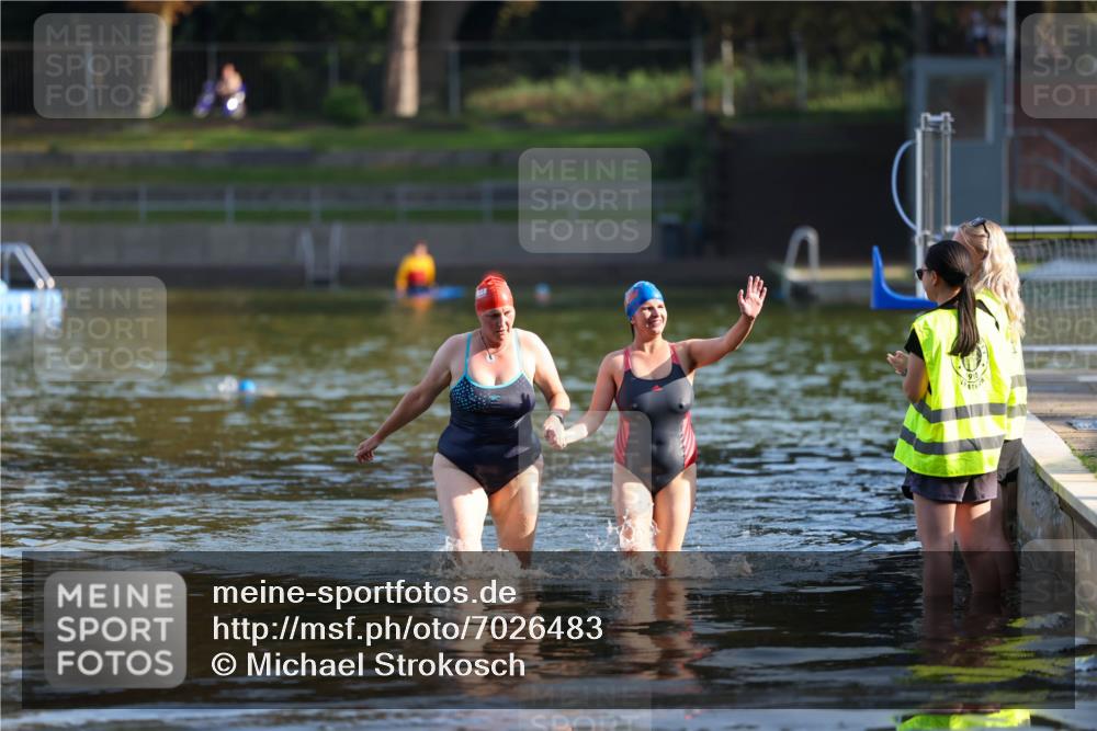 08.09.2024 - Stadtparktriathlon Michael Strokosch http://msf.ph/oto/7026483 08.09.2024 09:53:44 Schwimmen 251, 254 meine-sportfotos.de