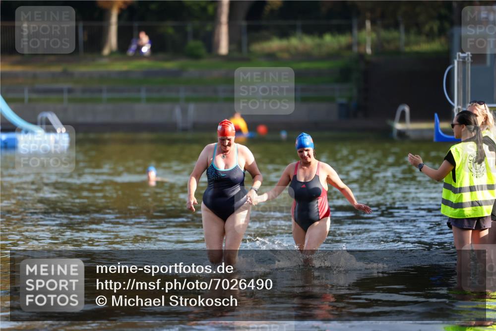 08.09.2024 - Stadtparktriathlon Michael Strokosch http://msf.ph/oto/7026490 08.09.2024 09:53:45 Schwimmen 251, 254 meine-sportfotos.de