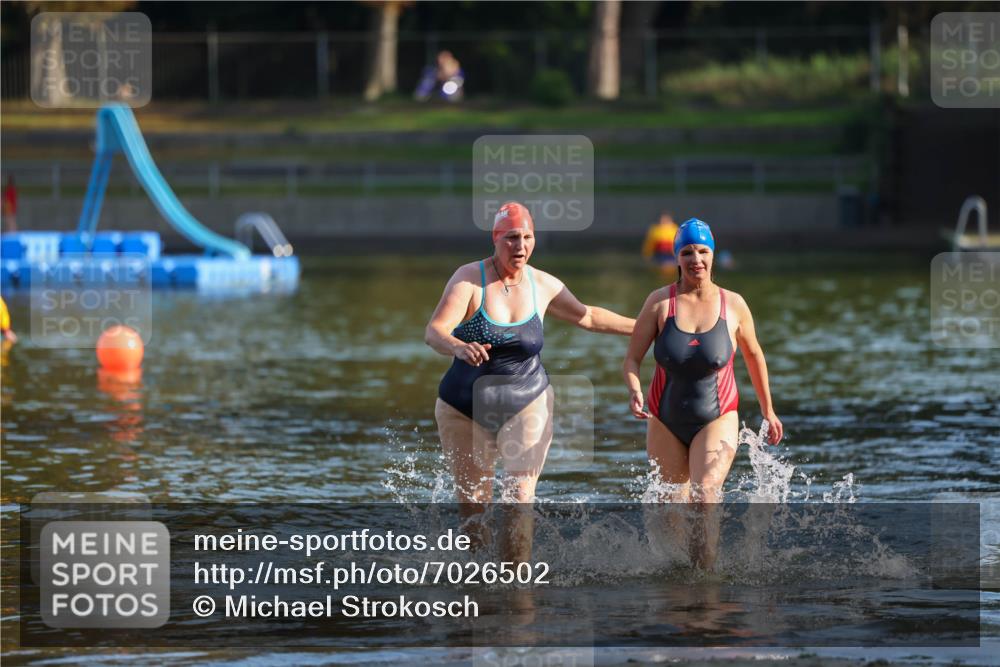 08.09.2024 - Stadtparktriathlon Michael Strokosch http://msf.ph/oto/7026502 08.09.2024 09:53:47 Schwimmen 251, 254 meine-sportfotos.de