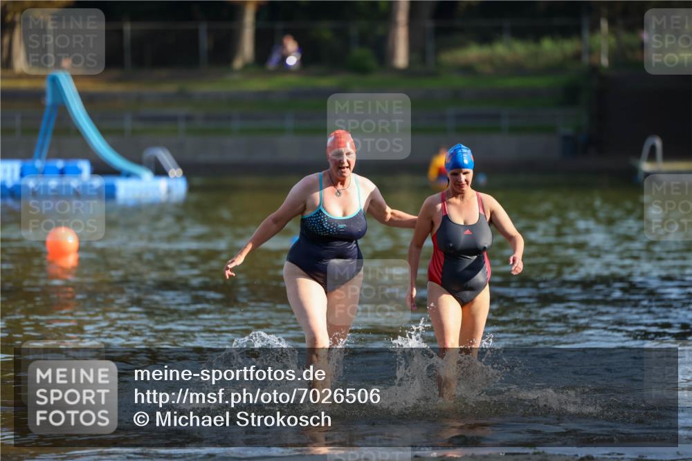 08.09.2024 - Stadtparktriathlon Michael Strokosch http://msf.ph/oto/7026506 08.09.2024 09:53:48 Schwimmen 251, 254 meine-sportfotos.de