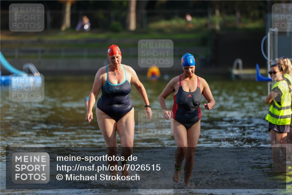 08.09.2024 - Stadtparktriathlon Michael Strokosch http://msf.ph/oto/7026515 08.09.2024 09:53:49 Schwimmen 251, 254 meine-sportfotos.de