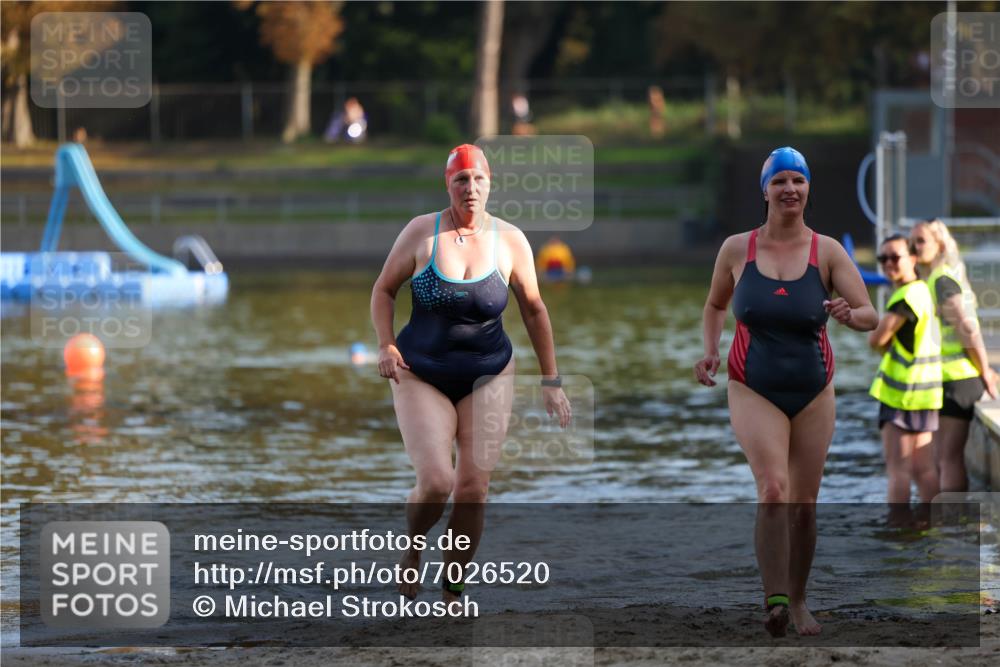 08.09.2024 - Stadtparktriathlon Michael Strokosch http://msf.ph/oto/7026520 08.09.2024 09:53:51 Schwimmen 251, 254 meine-sportfotos.de