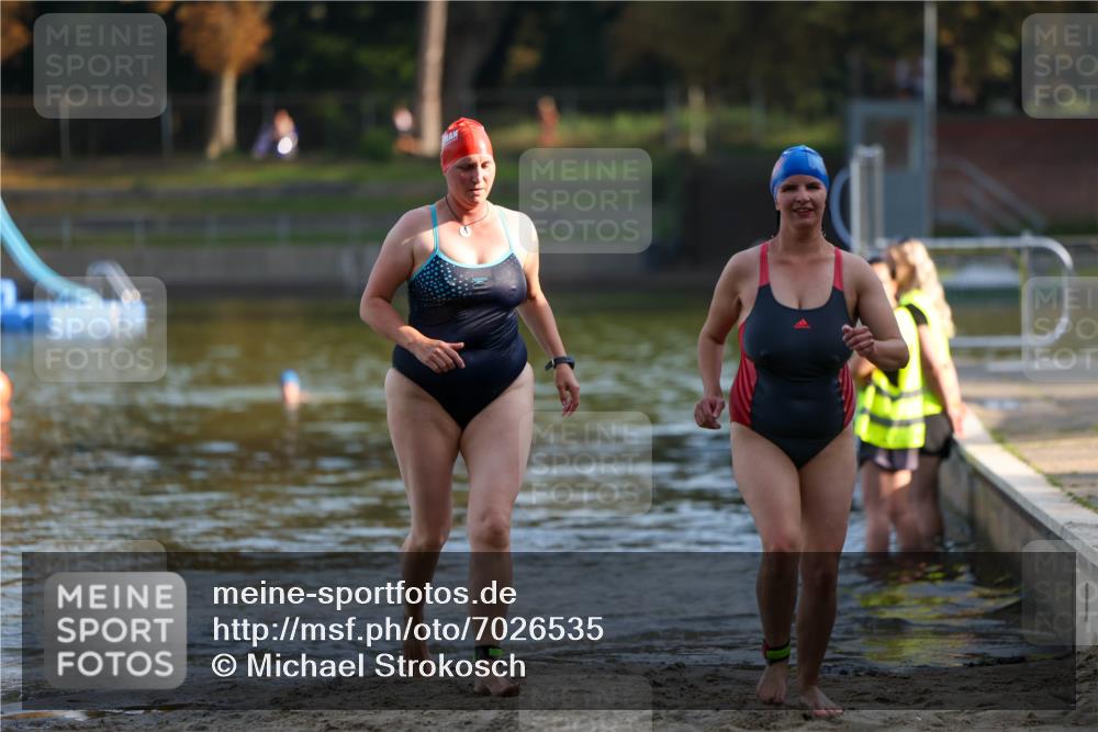 08.09.2024 - Stadtparktriathlon Michael Strokosch http://msf.ph/oto/7026535 08.09.2024 09:53:51 Schwimmen 251, 254 meine-sportfotos.de