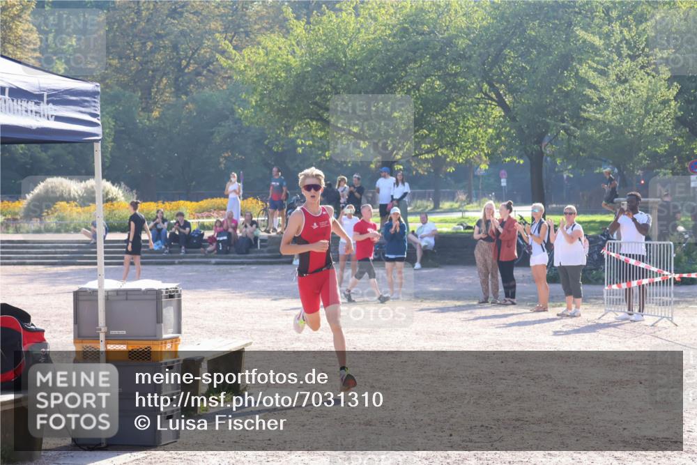 08.09.2024 - Stadtparktriathlon Luisa Fischer http://msf.ph/oto/7031310 08.09.2024 09:33:42 Ziel 8 meine-sportfotos.de