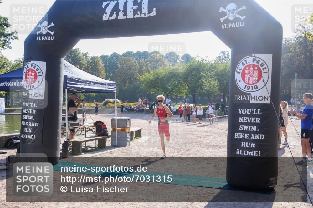 08.09.2024 - Stadtparktriathlon Luisa Fischer http://msf.ph/oto/7031315 08.09.2024 09:33:43 Ziel 8 meine-sportfotos.de