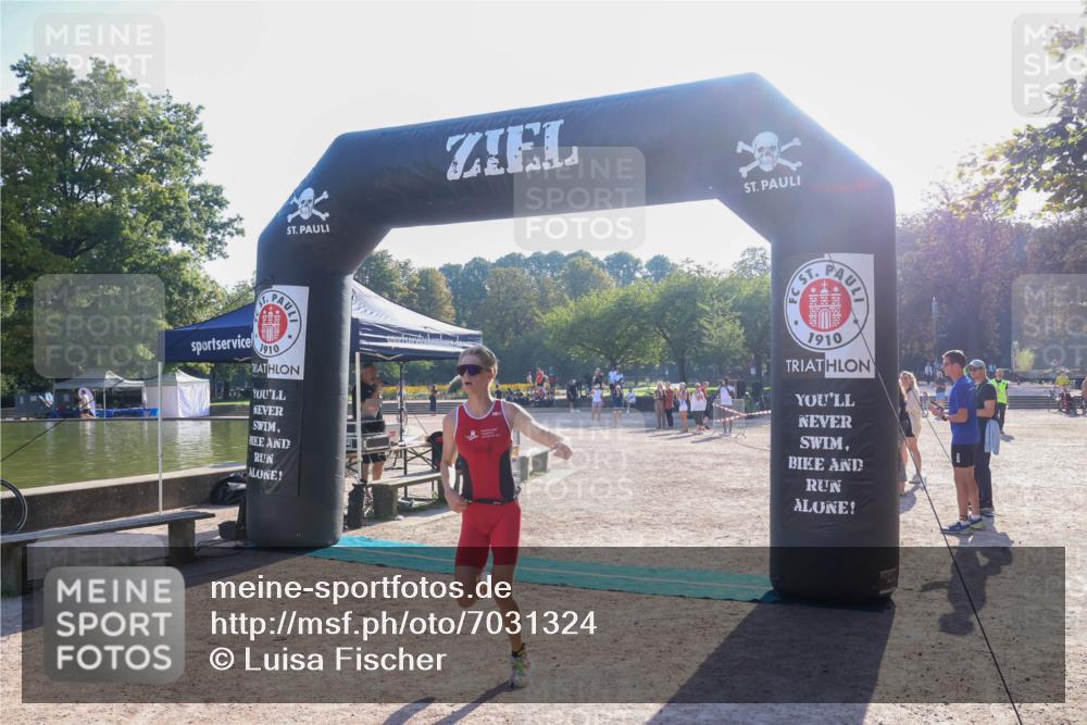 08.09.2024 - Stadtparktriathlon Luisa Fischer http://msf.ph/oto/7031324 08.09.2024 09:33:44 Ziel 8 meine-sportfotos.de