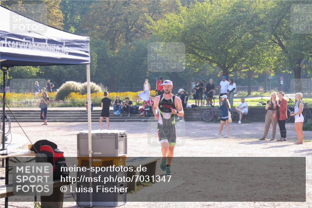 08.09.2024 - Stadtparktriathlon Luisa Fischer http://msf.ph/oto/7031347 08.09.2024 09:34:31 Ziel 69 meine-sportfotos.de