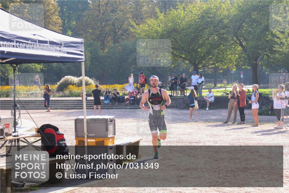 08.09.2024 - Stadtparktriathlon Luisa Fischer http://msf.ph/oto/7031349 08.09.2024 09:34:31 Ziel 69 meine-sportfotos.de
