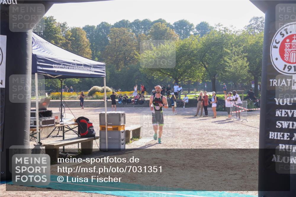 08.09.2024 - Stadtparktriathlon Luisa Fischer http://msf.ph/oto/7031351 08.09.2024 09:34:31 Ziel 69 meine-sportfotos.de