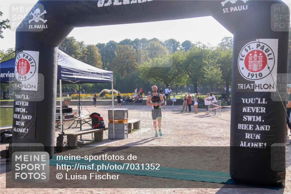 08.09.2024 - Stadtparktriathlon Luisa Fischer http://msf.ph/oto/7031352 08.09.2024 09:34:32 Ziel 69 meine-sportfotos.de