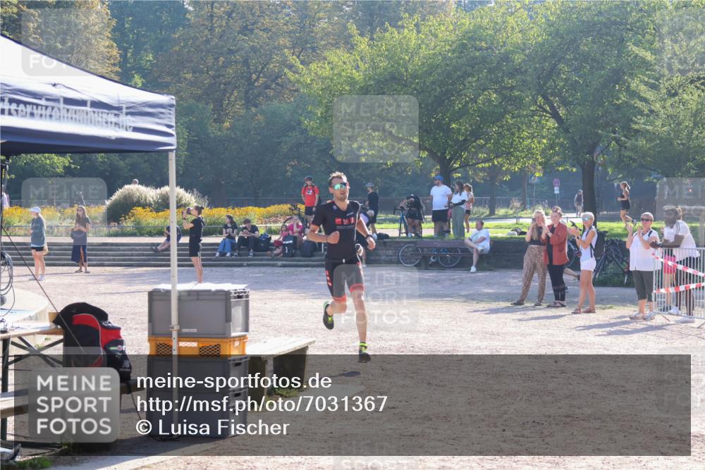 08.09.2024 - Stadtparktriathlon Luisa Fischer http://msf.ph/oto/7031367 08.09.2024 09:34:58 Ziel 11 meine-sportfotos.de