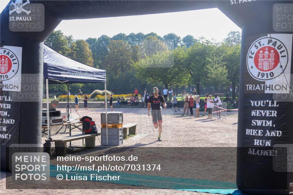 08.09.2024 - Stadtparktriathlon Luisa Fischer http://msf.ph/oto/7031374 08.09.2024 09:34:59 Ziel 11 meine-sportfotos.de