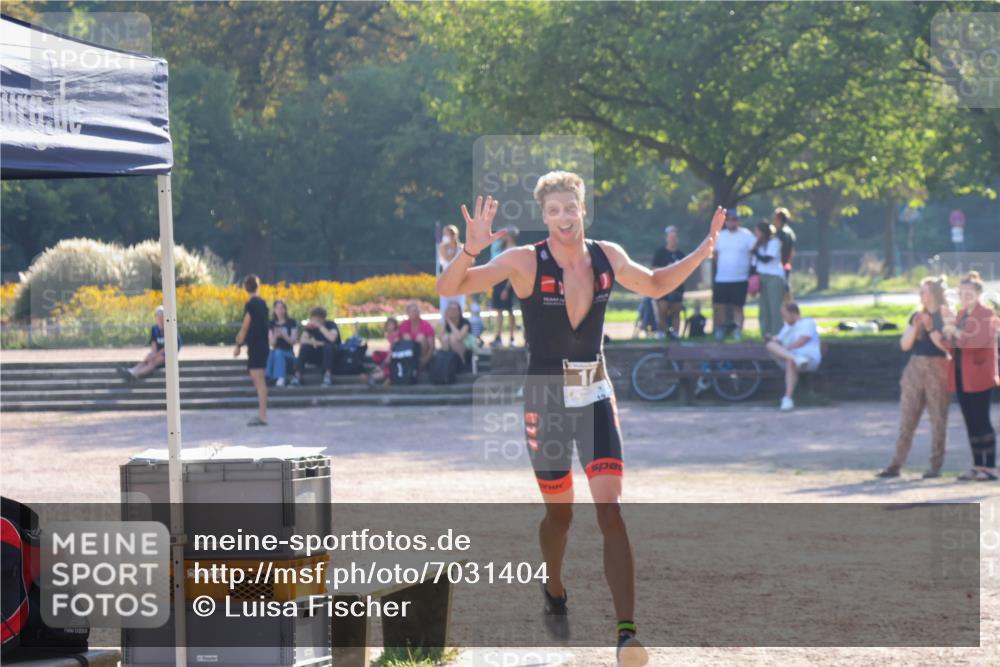 08.09.2024 - Stadtparktriathlon Luisa Fischer http://msf.ph/oto/7031404 08.09.2024 09:35:52 Ziel 10 meine-sportfotos.de