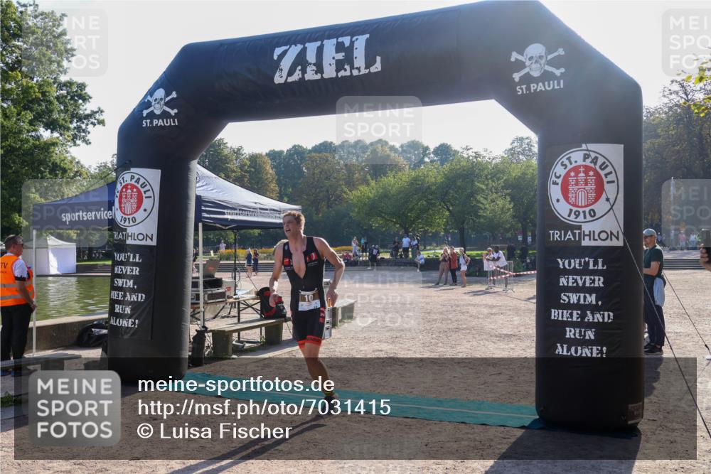 08.09.2024 - Stadtparktriathlon Luisa Fischer http://msf.ph/oto/7031415 08.09.2024 09:35:54 Ziel 10 meine-sportfotos.de