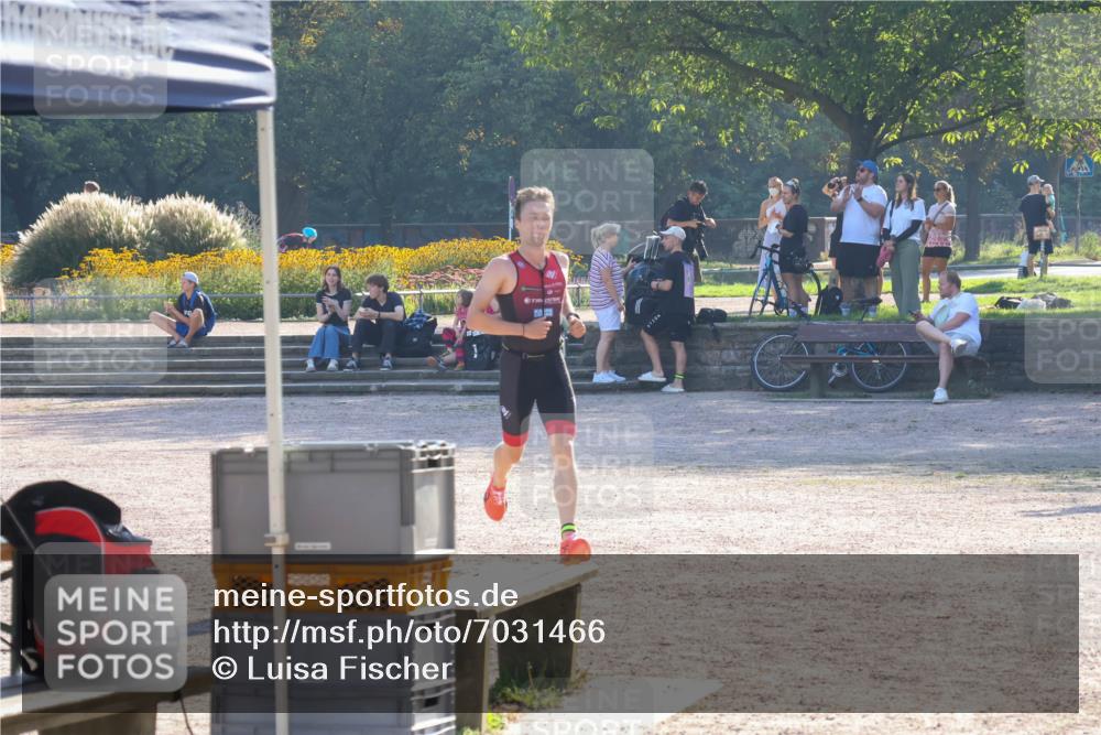 08.09.2024 - Stadtparktriathlon Luisa Fischer http://msf.ph/oto/7031466 08.09.2024 09:37:44 Ziel 33 meine-sportfotos.de