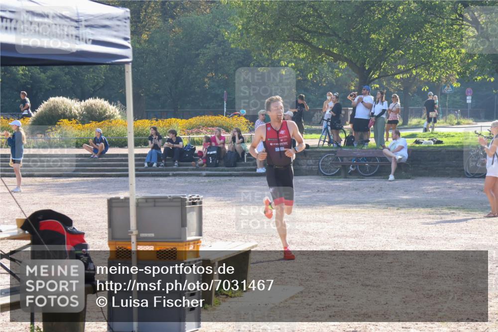 08.09.2024 - Stadtparktriathlon Luisa Fischer http://msf.ph/oto/7031467 08.09.2024 09:37:45 Ziel 33 meine-sportfotos.de