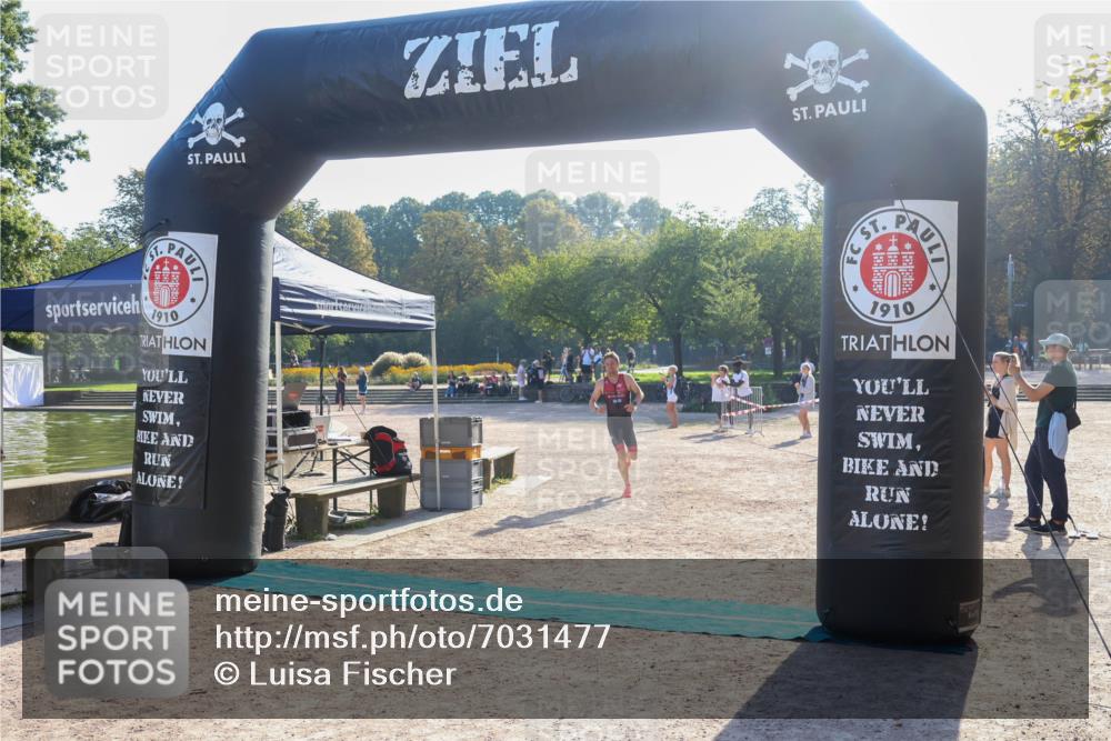 08.09.2024 - Stadtparktriathlon Luisa Fischer http://msf.ph/oto/7031477 08.09.2024 09:37:46 Ziel 33 meine-sportfotos.de