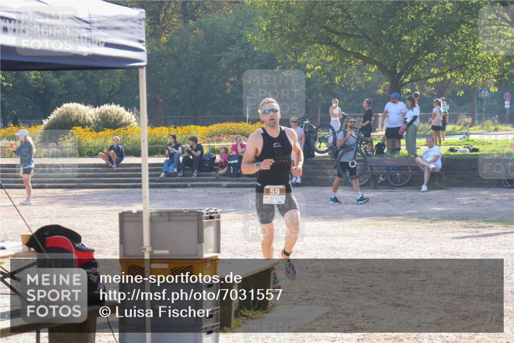 08.09.2024 - Stadtparktriathlon Luisa Fischer http://msf.ph/oto/7031557 08.09.2024 09:38:41 Ziel 59 meine-sportfotos.de