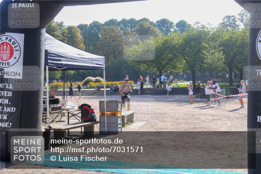 08.09.2024 - Stadtparktriathlon Luisa Fischer http://msf.ph/oto/7031571 08.09.2024 09:38:46 Ziel 51, 59 meine-sportfotos.de