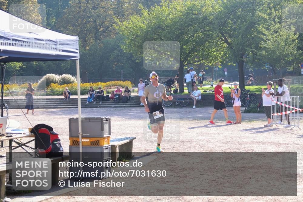 08.09.2024 - Stadtparktriathlon Luisa Fischer http://msf.ph/oto/7031630 08.09.2024 09:39:16 Ziel 48 meine-sportfotos.de