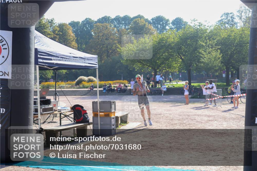 08.09.2024 - Stadtparktriathlon Luisa Fischer http://msf.ph/oto/7031680 08.09.2024 09:40:01 Ziel 50 meine-sportfotos.de