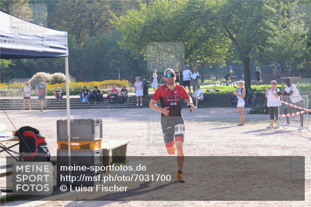 08.09.2024 - Stadtparktriathlon Luisa Fischer http://msf.ph/oto/7031700 08.09.2024 09:40:22 Ziel 37 meine-sportfotos.de