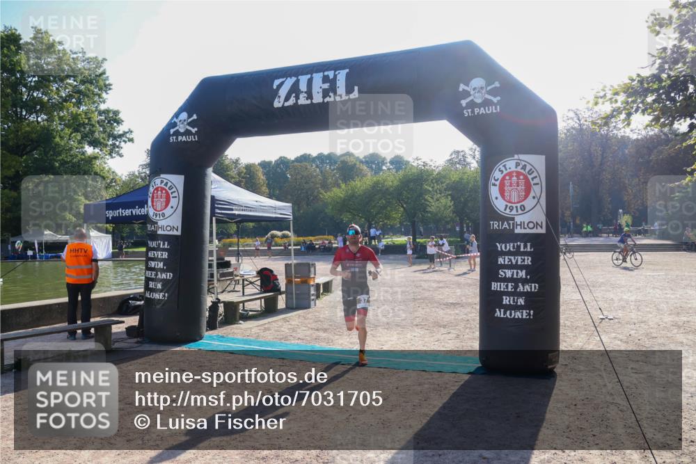 08.09.2024 - Stadtparktriathlon Luisa Fischer http://msf.ph/oto/7031705 08.09.2024 09:40:23 Ziel 37 meine-sportfotos.de