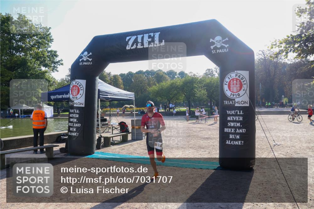 08.09.2024 - Stadtparktriathlon Luisa Fischer http://msf.ph/oto/7031707 08.09.2024 09:40:24 Ziel 37 meine-sportfotos.de