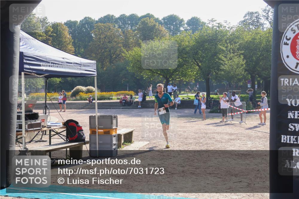 08.09.2024 - Stadtparktriathlon Luisa Fischer http://msf.ph/oto/7031723 08.09.2024 09:40:49 Ziel 66 meine-sportfotos.de