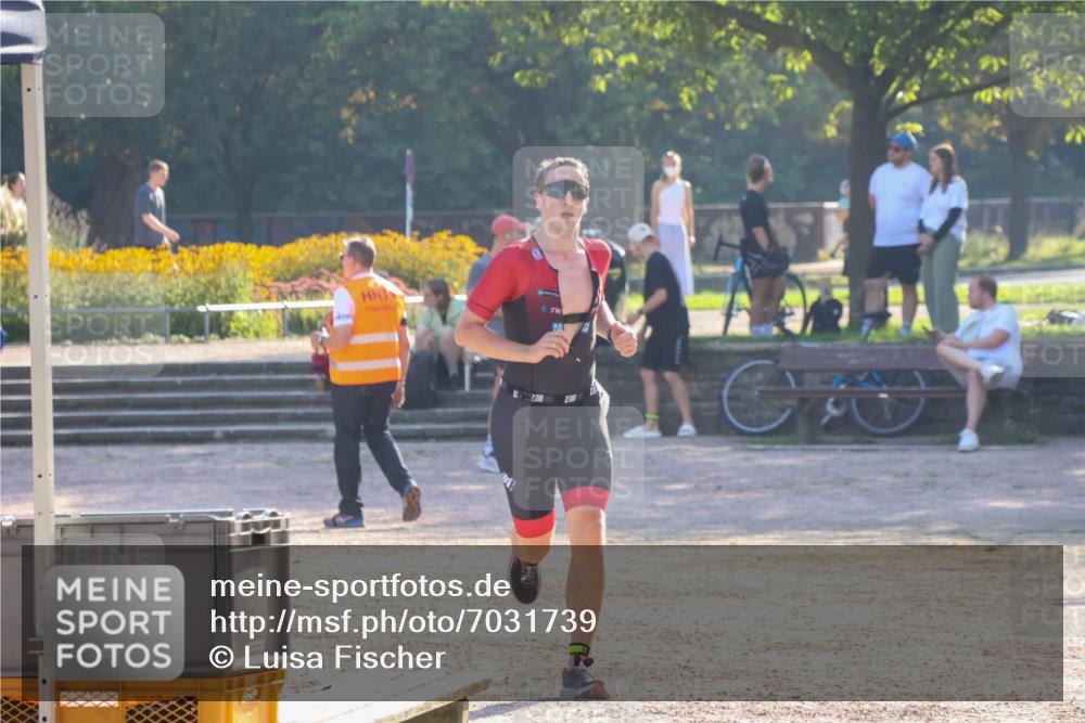 08.09.2024 - Stadtparktriathlon Luisa Fischer http://msf.ph/oto/7031739 08.09.2024 09:41:19 Ziel 39 meine-sportfotos.de