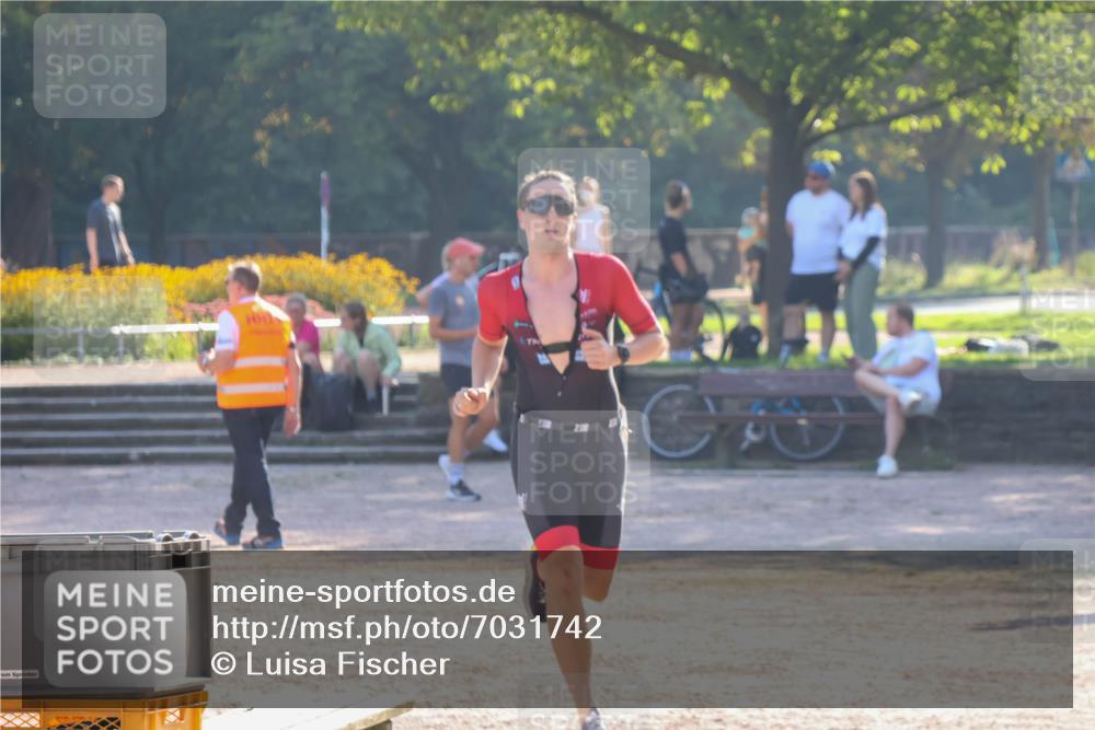 08.09.2024 - Stadtparktriathlon Luisa Fischer http://msf.ph/oto/7031742 08.09.2024 09:41:20 Ziel 39 meine-sportfotos.de